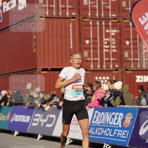 03.10.2025 - Köhlbrandbrückenlauf Michael Burmester http://msf.ph/oto/8994025 03.10.2025 09:55:38 Ziel 1048, 1490, 2703, 2934, 3789 meine-sportfotos.de