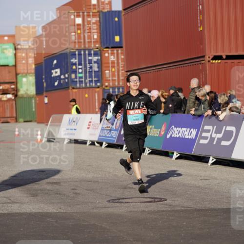 03.10.2025 - Köhlbrandbrückenlauf Michael Burmester http://msf.ph/oto/8994031 03.10.2025 09:55:39 Ziel 1048, 1490, 2703, 2934, 3789 meine-sportfotos.de