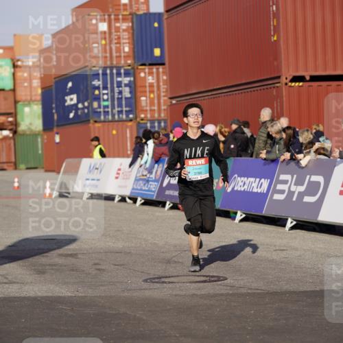 03.10.2025 - Köhlbrandbrückenlauf Michael Burmester http://msf.ph/oto/8994036 03.10.2025 09:55:39 Ziel 1048, 1490, 2703, 2934, 3789 meine-sportfotos.de