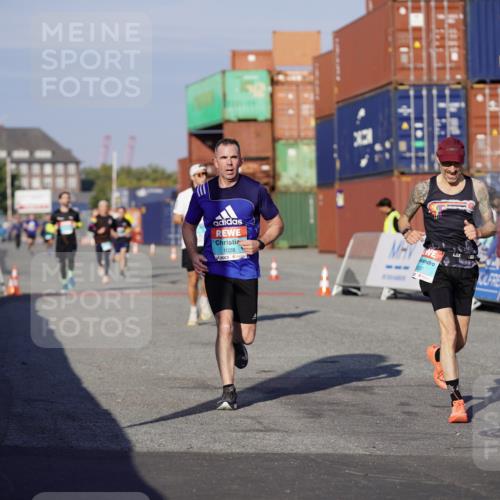 03.10.2025 - Köhlbrandbrückenlauf Michael Burmester http://msf.ph/oto/8994074 03.10.2025 09:55:45 Ziel 1028, 3007, 3494, 3789 meine-sportfotos.de