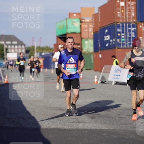 03.10.2025 - Köhlbrandbrückenlauf Michael Burmester http://msf.ph/oto/8994080 03.10.2025 09:55:45 Ziel 1028, 3007, 3494, 3789 meine-sportfotos.de