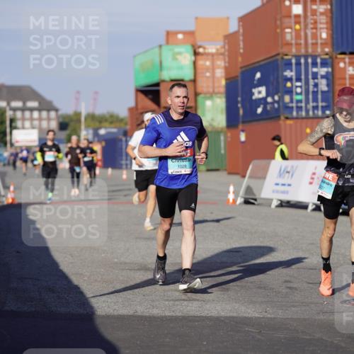 03.10.2025 - Köhlbrandbrückenlauf Michael Burmester http://msf.ph/oto/8994085 03.10.2025 09:55:45 Ziel 1028, 3007, 3494, 3789 meine-sportfotos.de