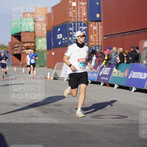 03.10.2025 - Köhlbrandbrückenlauf Michael Burmester http://msf.ph/oto/8994108 03.10.2025 09:55:48 Ziel 1028, 1224, 3007, 3494 meine-sportfotos.de