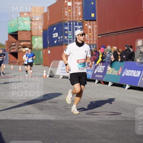 03.10.2025 - Köhlbrandbrückenlauf Michael Burmester http://msf.ph/oto/8994114 03.10.2025 09:55:48 Ziel 1028, 1224, 3007, 3494 meine-sportfotos.de