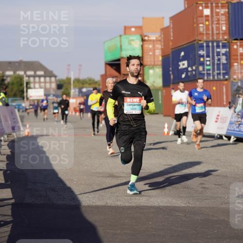 03.10.2025 - Köhlbrandbrückenlauf Michael Burmester http://msf.ph/oto/8994134 03.10.2025 09:55:51 Ziel 1020, 1028, 1036, 1224, 3007, 3143, 3181, 3494 meine-sportfotos.de