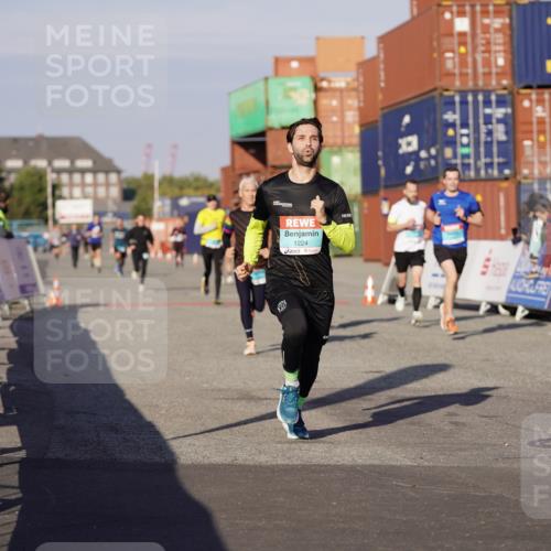 03.10.2025 - Köhlbrandbrückenlauf Michael Burmester http://msf.ph/oto/8994139 03.10.2025 09:55:51 Ziel 1020, 1028, 1036, 1224, 3007, 3143, 3181, 3494 meine-sportfotos.de