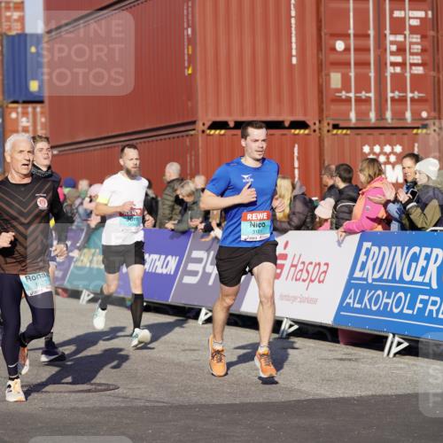 03.10.2025 - Köhlbrandbrückenlauf Michael Burmester http://msf.ph/oto/8994164 03.10.2025 09:55:54 Ziel 1020, 1036, 1224, 3143, 3181, 3332, 3494 meine-sportfotos.de