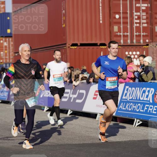 03.10.2025 - Köhlbrandbrückenlauf Michael Burmester http://msf.ph/oto/8994172 03.10.2025 09:55:54 Ziel 1020, 1036, 1224, 3143, 3181, 3332, 3494 meine-sportfotos.de