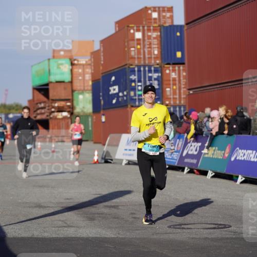 03.10.2025 - Köhlbrandbrückenlauf Michael Burmester http://msf.ph/oto/8994192 03.10.2025 09:55:56 Ziel 1020, 1036, 1095, 1224, 3143, 3181, 3332 meine-sportfotos.de