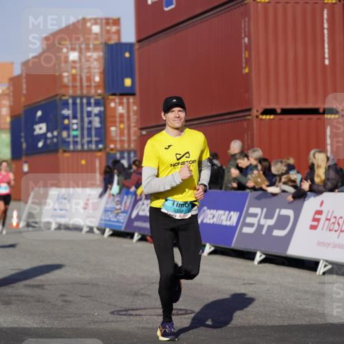 03.10.2025 - Köhlbrandbrückenlauf Michael Burmester http://msf.ph/oto/8994203 03.10.2025 09:55:57 Ziel 1020, 1036, 1095, 1224, 3143, 3181, 3249, 3332 meine-sportfotos.de