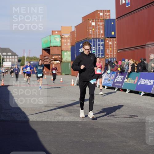 03.10.2025 - Köhlbrandbrückenlauf Michael Burmester http://msf.ph/oto/8994216 03.10.2025 09:56:00 Ziel 1020, 1036, 1095, 3143, 3181, 3223, 3249, 3332 meine-sportfotos.de
