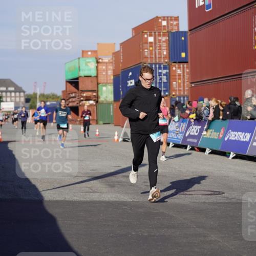 03.10.2025 - Köhlbrandbrückenlauf Michael Burmester http://msf.ph/oto/8994221 03.10.2025 09:56:00 Ziel 1020, 1036, 1095, 3143, 3181, 3223, 3249, 3332 meine-sportfotos.de