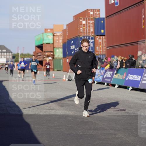 03.10.2025 - Köhlbrandbrückenlauf Michael Burmester http://msf.ph/oto/8994227 03.10.2025 09:56:00 Ziel 1020, 1036, 1095, 3143, 3181, 3223, 3249, 3332 meine-sportfotos.de