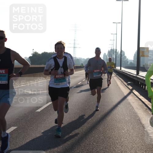 03.10.2025 - Köhlbrandbrückenlauf Fabian Wolf http://msf.ph/oto/8996084 03.10.2025 09:12:23 Position 3 1017, 3153, 1174, 3460 meine-sportfotos.de