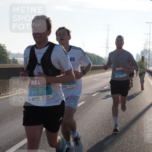 03.10.2025 - Köhlbrandbrückenlauf Fabian Wolf http://msf.ph/oto/8996103 03.10.2025 09:12:24 Position 3 3153, 10934, 1174 meine-sportfotos.de