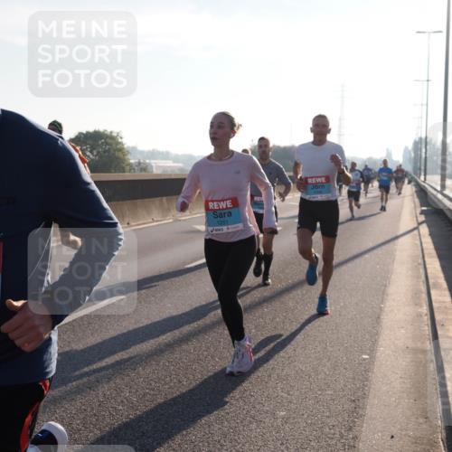 03.10.2025 - Köhlbrandbrückenlauf Fabian Wolf http://msf.ph/oto/8996929 03.10.2025 09:13:44 Position 3 1048, 1265, 1251 meine-sportfotos.de