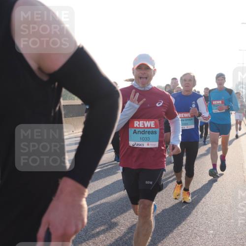 03.10.2025 - Köhlbrandbrückenlauf Fabian Wolf http://msf.ph/oto/8997920 03.10.2025 09:15:23 Position 3 7, 1033, 1025 meine-sportfotos.de
