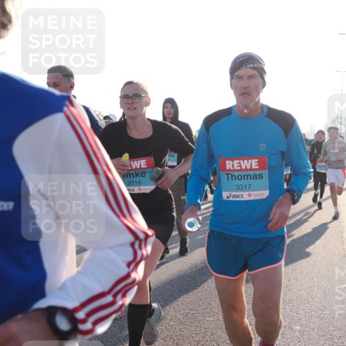 03.10.2025 - Köhlbrandbrückenlauf Fabian Wolf http://msf.ph/oto/8997974 03.10.2025 09:15:25 Position 3 5, 3316, 3317 meine-sportfotos.de