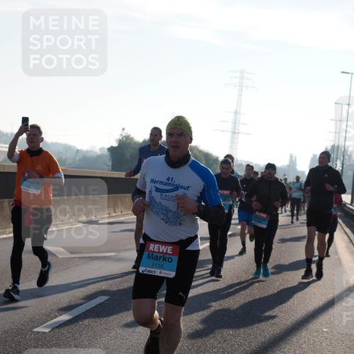 03.10.2025 - Köhlbrandbrückenlauf Fabian Wolf http://msf.ph/oto/8998774 03.10.2025 09:16:10 Position 3 1447, 41, 2012, 1116 meine-sportfotos.de