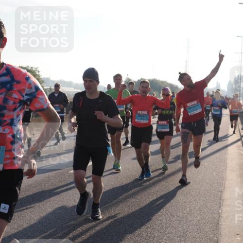 03.10.2025 - Köhlbrandbrückenlauf Fabian Wolf http://msf.ph/oto/8999073 03.10.2025 09:16:24 Position 3 1039, 1165, 1273 meine-sportfotos.de