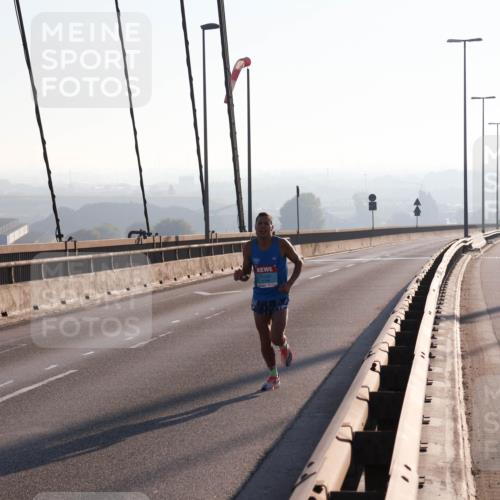 03.10.2025 - Köhlbrandbrückenlauf Julia Fischer http://msf.ph/oto/8999403 03.10.2025 09:14:50 Position 1  meine-sportfotos.de