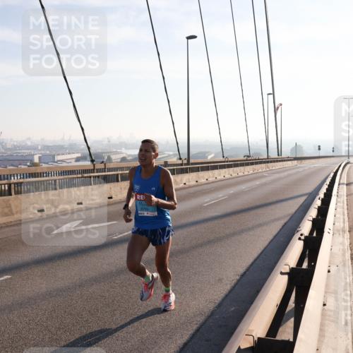 03.10.2025 - Köhlbrandbrückenlauf Julia Fischer http://msf.ph/oto/8999413 03.10.2025 09:14:53 Position 1 3769 meine-sportfotos.de