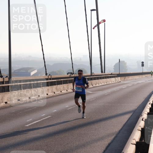 03.10.2025 - Köhlbrandbrückenlauf Julia Fischer http://msf.ph/oto/8999421 03.10.2025 09:15:37 Position 1  meine-sportfotos.de