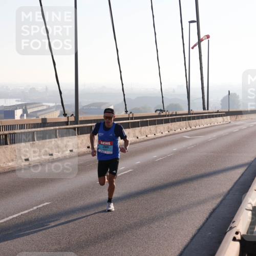 03.10.2025 - Köhlbrandbrückenlauf Julia Fischer http://msf.ph/oto/8999427 03.10.2025 09:15:39 Position 1  meine-sportfotos.de