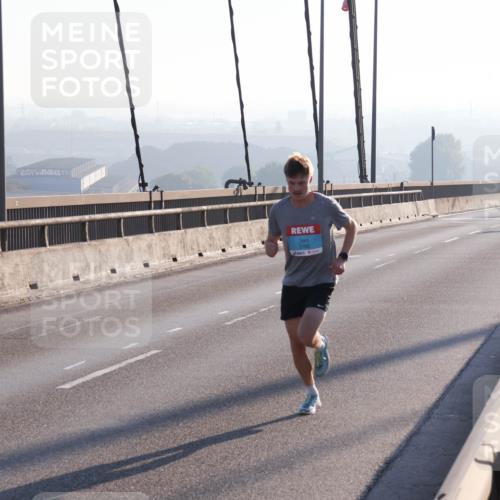 03.10.2025 - Köhlbrandbrückenlauf Julia Fischer http://msf.ph/oto/8999457 03.10.2025 09:16:08 Position 1 3782 meine-sportfotos.de