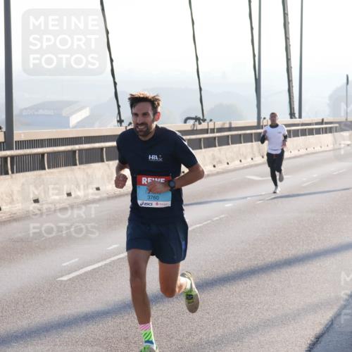 03.10.2025 - Köhlbrandbrückenlauf Julia Fischer http://msf.ph/oto/8999469 03.10.2025 09:16:20 Position 1 3760 meine-sportfotos.de