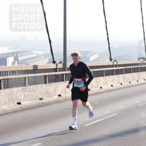 03.10.2025 - Köhlbrandbrückenlauf Julia Fischer http://msf.ph/oto/8999500 03.10.2025 09:17:17 Position 1 3127 meine-sportfotos.de