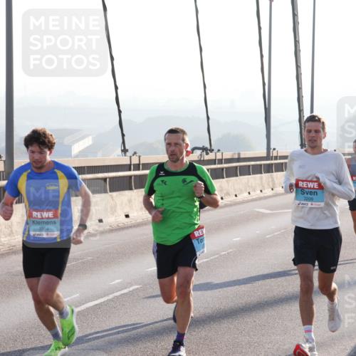 03.10.2025 - Köhlbrandbrückenlauf Julia Fischer http://msf.ph/oto/8999531 03.10.2025 09:17:33 Position 1 3304, 3209 meine-sportfotos.de
