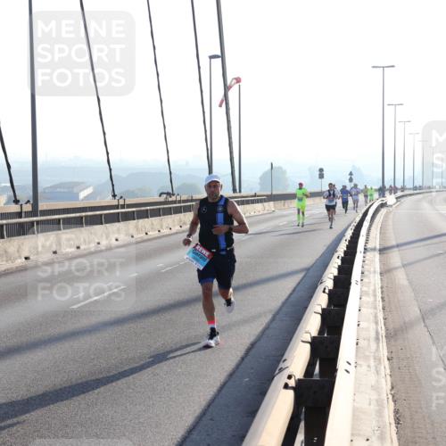 03.10.2025 - Köhlbrandbrückenlauf Julia Fischer http://msf.ph/oto/8999575 03.10.2025 09:17:50 Position 1  meine-sportfotos.de