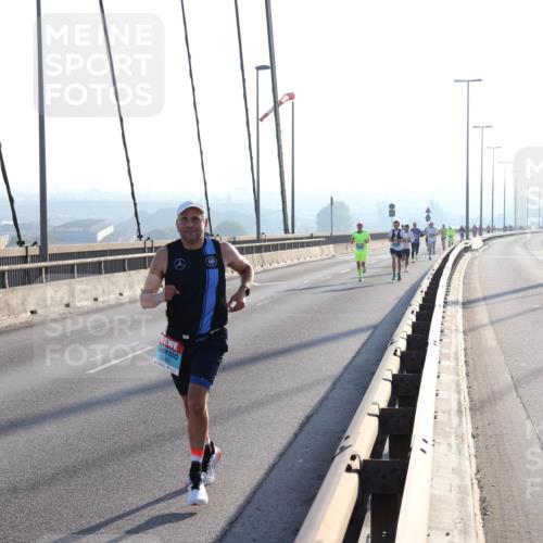 03.10.2025 - Köhlbrandbrückenlauf Julia Fischer http://msf.ph/oto/8999583 03.10.2025 09:17:51 Position 1  meine-sportfotos.de