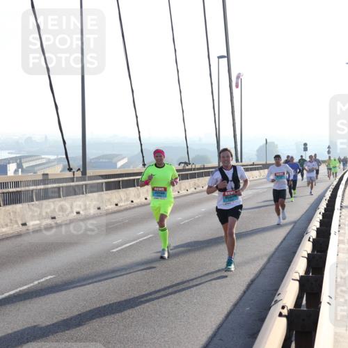 03.10.2025 - Köhlbrandbrückenlauf Julia Fischer http://msf.ph/oto/8999595 03.10.2025 09:17:57 Position 1  meine-sportfotos.de