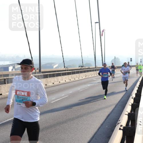 03.10.2025 - Köhlbrandbrückenlauf Julia Fischer http://msf.ph/oto/8999612 03.10.2025 09:18:01 Position 1 2179 meine-sportfotos.de