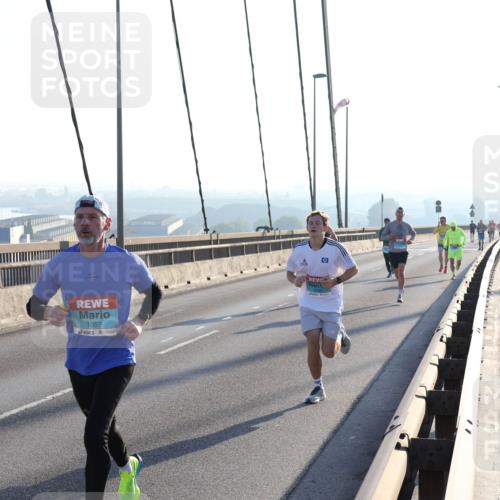03.10.2025 - Köhlbrandbrückenlauf Julia Fischer http://msf.ph/oto/8999618 03.10.2025 09:18:04 Position 1 1057 meine-sportfotos.de