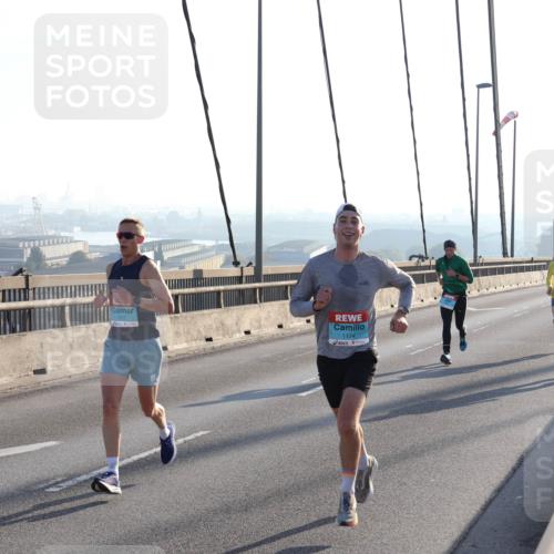 03.10.2025 - Köhlbrandbrückenlauf Julia Fischer http://msf.ph/oto/8999625 03.10.2025 09:18:08 Position 1 1174 meine-sportfotos.de