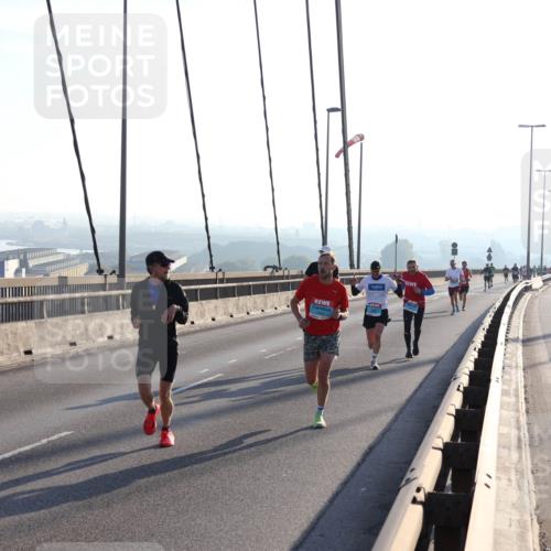 03.10.2025 - Köhlbrandbrückenlauf Julia Fischer http://msf.ph/oto/8999657 03.10.2025 09:18:25 Position 1  meine-sportfotos.de