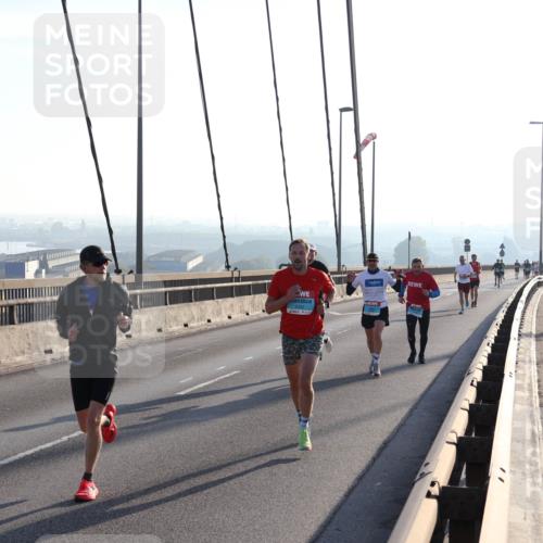 03.10.2025 - Köhlbrandbrückenlauf Julia Fischer http://msf.ph/oto/8999661 03.10.2025 09:18:25 Position 1  meine-sportfotos.de