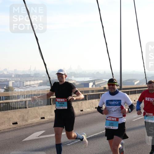 03.10.2025 - Köhlbrandbrückenlauf Julia Fischer http://msf.ph/oto/8999686 03.10.2025 09:18:28 Position 1 3299, 3740, 3401 meine-sportfotos.de