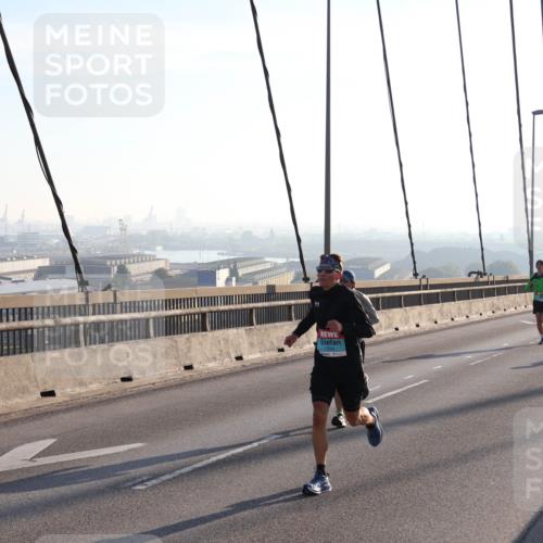 03.10.2025 - Köhlbrandbrückenlauf Julia Fischer http://msf.ph/oto/8999713 03.10.2025 09:18:42 Position 1 1034 meine-sportfotos.de