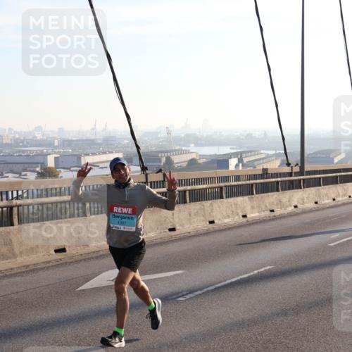 03.10.2025 - Köhlbrandbrückenlauf Julia Fischer http://msf.ph/oto/8999725 03.10.2025 09:18:44 Position 1 1007 meine-sportfotos.de