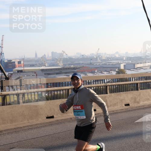 03.10.2025 - Köhlbrandbrückenlauf Julia Fischer http://msf.ph/oto/8999734 03.10.2025 09:18:44 Position 1 1007 meine-sportfotos.de