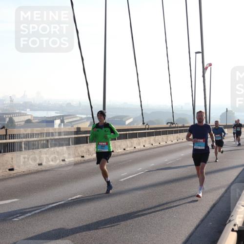 03.10.2025 - Köhlbrandbrückenlauf Julia Fischer http://msf.ph/oto/8999739 03.10.2025 09:18:46 Position 1  meine-sportfotos.de