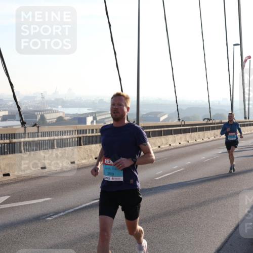 03.10.2025 - Köhlbrandbrückenlauf Julia Fischer http://msf.ph/oto/8999749 03.10.2025 09:18:48 Position 1 3809 meine-sportfotos.de