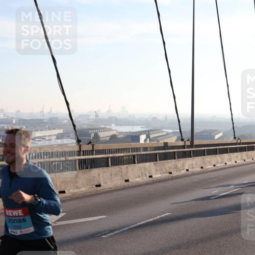 03.10.2025 - Köhlbrandbrückenlauf Julia Fischer http://msf.ph/oto/8999754 03.10.2025 09:18:51 Position 1 3350 meine-sportfotos.de