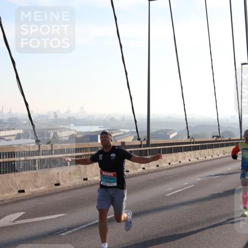 03.10.2025 - Köhlbrandbrückenlauf Julia Fischer http://msf.ph/oto/8999799 03.10.2025 09:18:59 Position 1 3629 meine-sportfotos.de