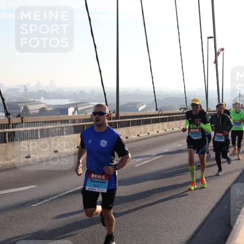 03.10.2025 - Köhlbrandbrückenlauf Julia Fischer http://msf.ph/oto/8999824 03.10.2025 09:19:05 Position 1 2937 meine-sportfotos.de