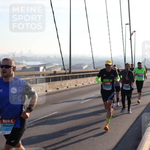 03.10.2025 - Köhlbrandbrückenlauf Julia Fischer http://msf.ph/oto/8999830 03.10.2025 09:19:05 Position 1 2937 meine-sportfotos.de